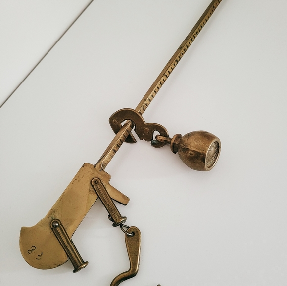 Vintage brass weight scale arm & weight. - Picture 2 of 5